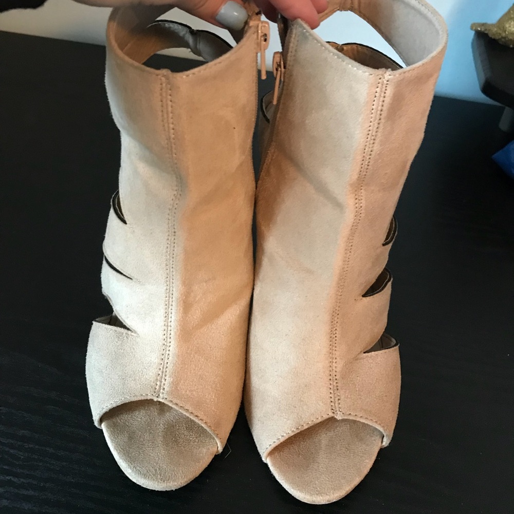 Beige heels